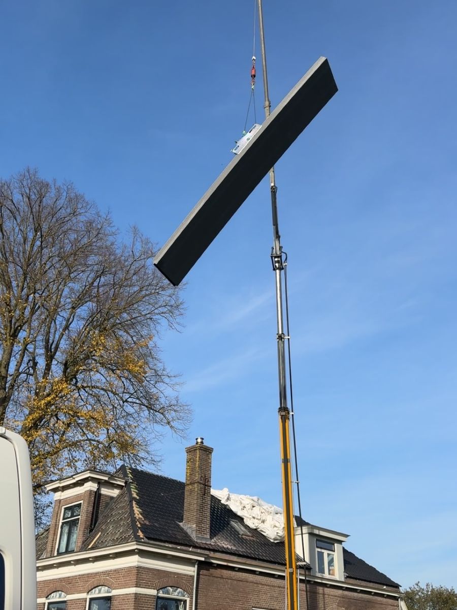 Glas en kozijnen hijsen