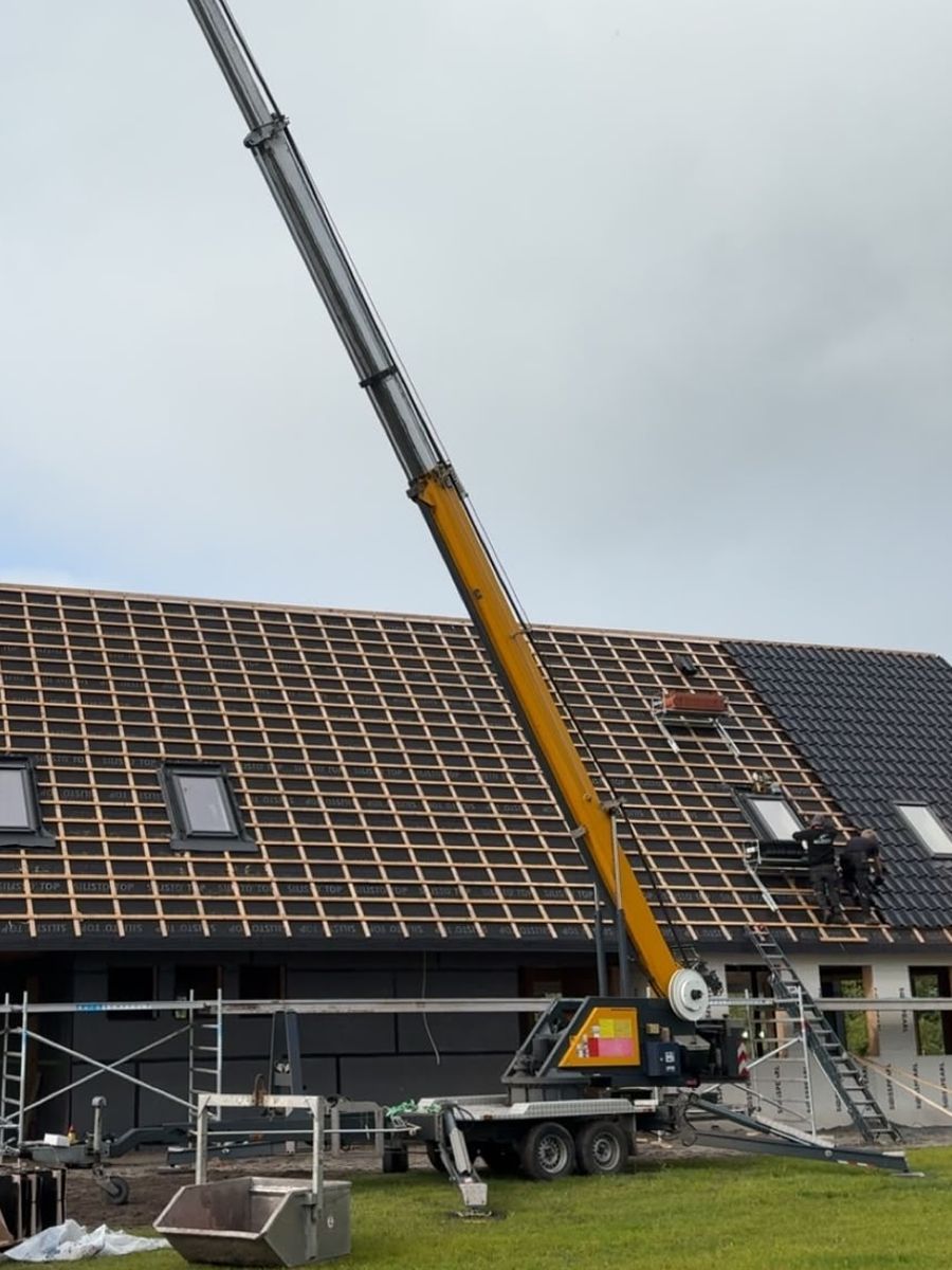 Zonnepanelen hijsen